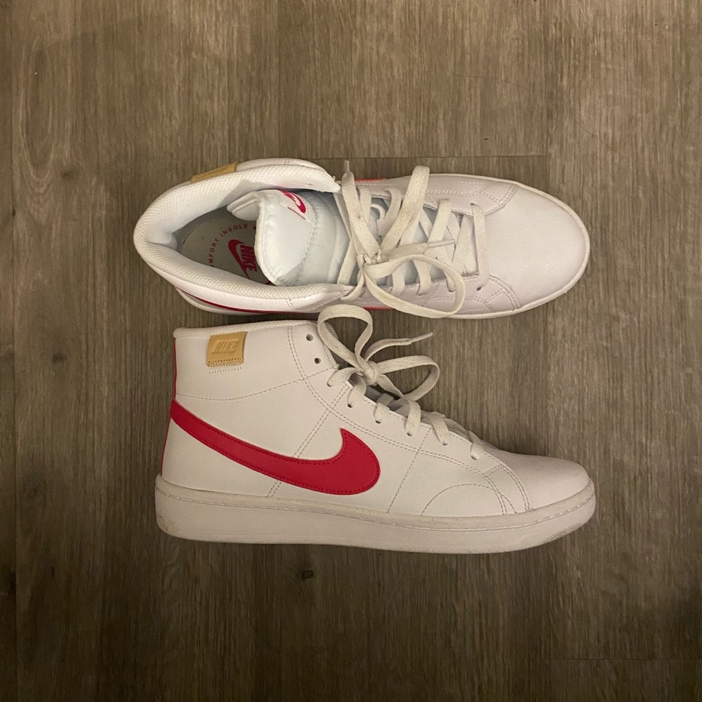 Woman’s Nike shoes
